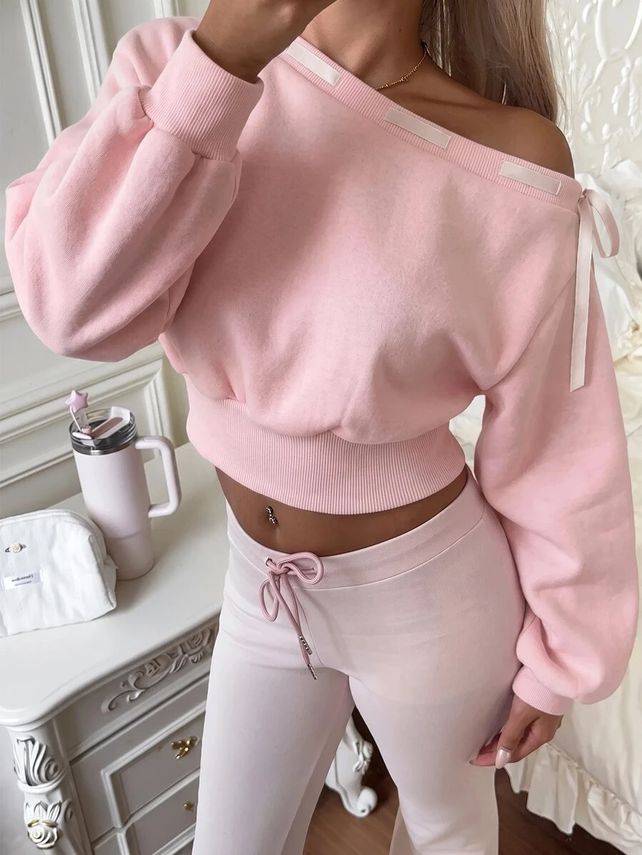 CovetEZ Sweatshirt Wanita Manis dengan Bahu Asimetris dan Pinggang yang Dikencangkan - Berwarna merah muda - View 1