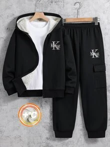 SHEIN 兒童青少年男孩休閒運動簡約百搭 King 字母圖案連帽保暖內裡加厚外套與長褲 2 件套，適合通勤、上學、日常休閒、運動、街頭穿搭，秋冬適用 - 黑色 - 查看 3