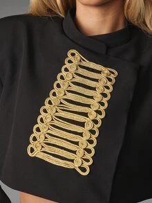 MISSGUIDED Jaket Blazer Pendek dengan Hiasan Kepang Tali Emas, Bahu Terstruktur, Bagian Depan Terbuka, Gaya Pesta Malam Terinspirasi Militer - Hitam - View 5