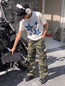 SHEIN 兒童青少年男孩時尚休閒寬鬆口袋迷彩牛仔褲，黑色，上學穿搭 - 軍綠色 - 查看 4