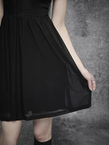 SHEIN ICON 經典黑色哥德風網紗修身洋裝，配透視短袖、心形領口、前綁帶設計，適合夜間約會與萬聖節派對 - 黑色 - 查看 5