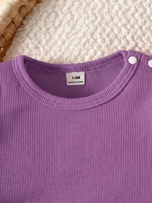 SHEIN 2件組女嬰韓系清新花卉刺繡牛仔吊帶褲套裝，粉色荷葉袖羅紋長袖T恤，精緻刺繡，柔軟面料，適中厚度，嬰兒幼兒2件套，春秋新品，適合派對、慶典、日常穿著，0-1歲 - 紫色 - 查看 4