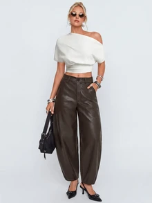 Avantive Celana Kasual Wanita Model Tapered dari Kulit PU Warna Polos dengan Saku - Rust Brown - View 6