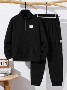 SHEIN 2件組兒童青少年男孩休閒舒適百搭立領半拉鍊套頭衛衣，附貼袋、對比色織標，寬鬆版型運動工裝褲套裝，保暖內裡刷毛厚實面料，適合秋冬 - 黑色 - 查看 4