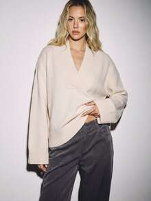 ATUI Studio Sweater Rajut Minimalis Model French Wrap Leher V Dalam, Warna Krem Polos Lengan Lebar Berlipit untuk Komuter - Aprikot - View 1