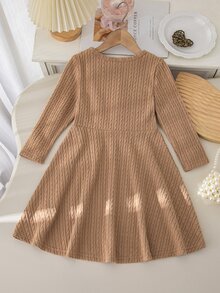 SHEIN Genkimix Kids 少女針織極簡風洋裝，經典極簡仿針織提花面料長袖大A字裙擺連身裙，秋季新款 - 駝色 - 查看 2