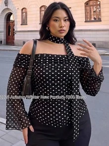 SHEIN CURVE+ 大尺碼復古優雅 Y2K 波點露肩喇叭袖網紗針織上衣，附緞帶裝飾，休閒街頭風，初夏約會之夜穿搭 - 黑與白 - 查看 2