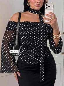 SHEIN CURVE+ 大尺碼復古優雅 Y2K 波點露肩喇叭袖網紗針織上衣，附緞帶裝飾，休閒街頭風，初夏約會之夜穿搭 - 黑與白 - 查看 1
