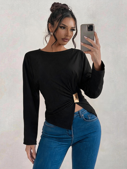 Olia Maree T-shirt femme col bateau oversize à manches longues avec taille cintrée, ourlet asymétrique, décoration métallique, élégant minimaliste décontracté pour extérieur et trajets