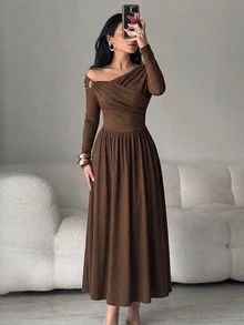 Feyla Gaun Panjang Pesta Kasual Lipit dengan Dekorasi Logam Warna Polos untuk Wanita - Coffee Brown - View 6