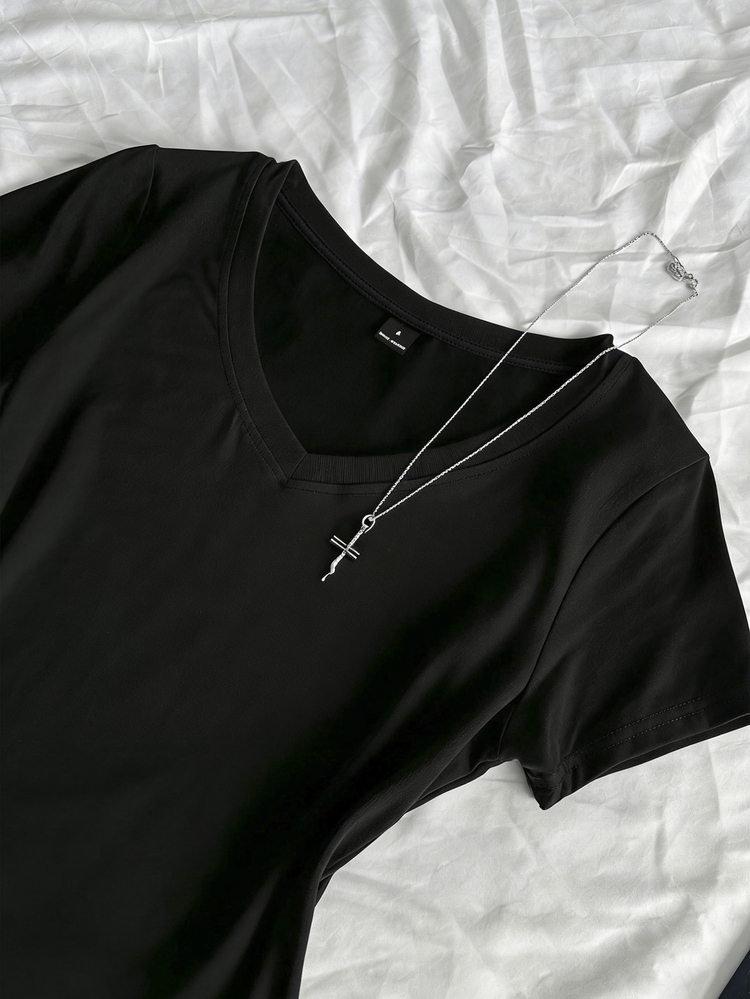 SHEIN EZwear 3 قطع تي شيرتات نسائية صيفية وخريفية بياقة V ضيقة، تي شيرتات أساسية بلون موحد بياقة V وأكمام قصيرة بقصة ضيقة، بأسلوب بانك وثقافة فرعية وأنمي - متعدد الألوان - مشاهدة 4