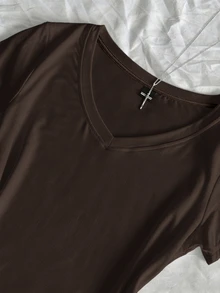 SHEIN EZwear 3件組女款夏秋V領修身T恤，龐克次文化動漫純色基礎款V領短袖修身T恤 - 彩色 - 查看 8