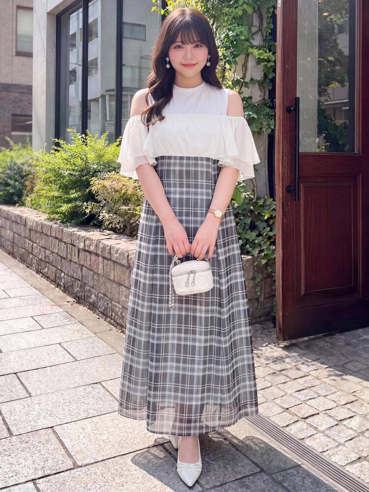Bijouette Limited Edition Plus Size Black And White Patchwork Plaid Print Mesh Dress, French Elegant Patchwork Design, Off-Shoulder Ruffle Design On Top, Fashionable And Slimming, Black And White Plaid Print A-Line Long Skirt On Bottom, Perfect For Hiding Belly And Slimming, Suitable For Pear And Apple Shaped Bodies, Full Size Range, No Tightness, Adjustable Back Design, Fashionable And Slimming, Suitable For All Body Types - Black and White - View 9