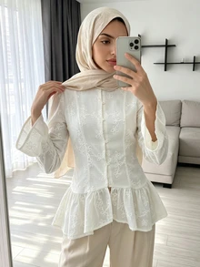Solavon Blusa elegante de mujer para ir al trabajo, unicolor con bordado floral y bajo con volantes - Albaricoque - Ver 1