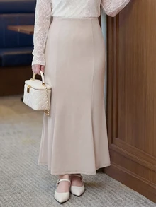Bijouette Zan Sakura 櫻花季末班車限量版大尺碼杏色高腰綁帶美人魚裙，延續熱銷修身版型，後背交叉綁帶可調節設計，高腰貼身+喇叭美人魚剪裁，完美修飾臀部線條，遮肚顯腿瘦，適合梨形與蘋果身型，不勒身，5月初夏季垂墜抗皺面料，日系通勤、約會、旅遊、賞花、黃金週出遊氛圍，大尺碼女性專屬高級修身百搭裙 - 杏色 - 查看 8