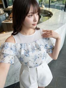 Bijouette Atasan Berenda Bahu Terbuka Motif Bunga Putih Ukuran Plus dengan Patchwork Jala, Desain Leher Bulat Jala Transparan, Cocok untuk Ulang Tahun, Kencan, Acara Malam Formal, Musim Gugur, Elegan dan Menonjol. - Blue and White - View 4