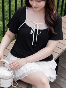 SHEIN Unity Crop Top Limited Edition Plus-Size Black And White Square Neck Tie-Waist Short-Sleeved T-Shirt For The End Of Cherry Blossom Season - Black and White - View 4