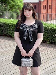 SHEIN Unity 大尺碼女款蝴蝶結裝飾休閒百搭日常出遊短袖T恤 - 黑色 - 查看 5