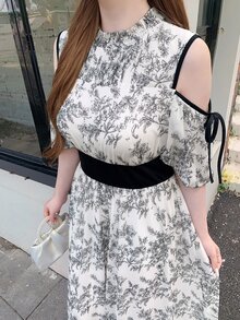 Bijouette Gaun Ukuran Besar Motif Tinta Putih Tanpa Bahu dengan Potongan Pinggang yang Rapi, Cocok untuk Beraktivitas Formal, Pesta Teh, Pernikahan, Tamu Pernikahan, Kencan, Musim Panas, dan Elegan. - Hitam dan Putih - View 3