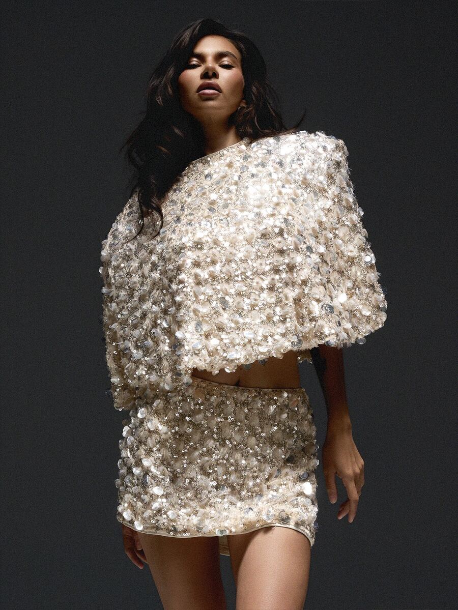 KIZN Crop top berpayet mewah dengan kerah tinggi, lengan pendek longgar, dan detail bunga manik-manik 3D, sempurna untuk musim pesta. - Aprikot - View 1
