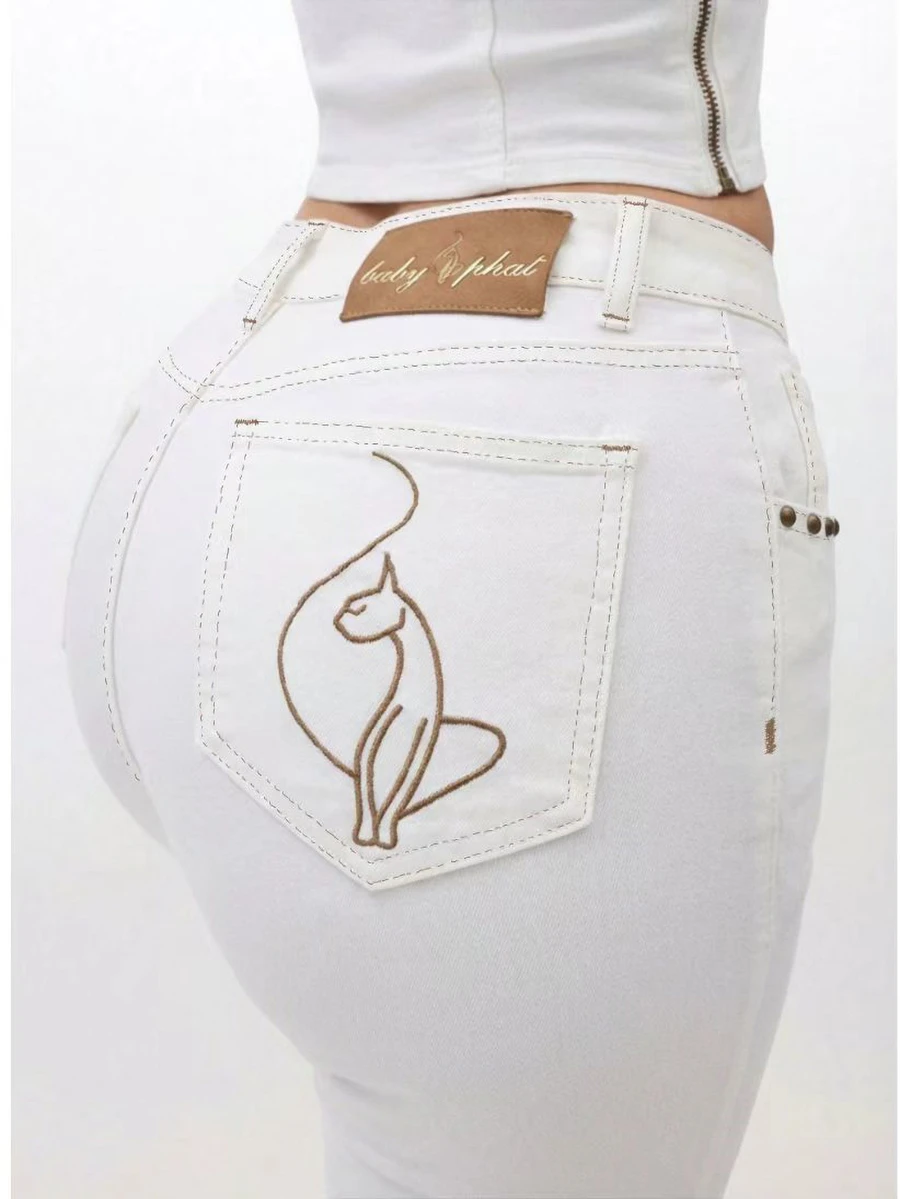 BABYPHAT Celana Jeans Capri Denim Putih Stretch Wanita dengan Lipatan di Bagian Bawah dan Detail Bordir Kucing, Celana Pendek Pinggang Tinggi untuk Musim Panas - Putih - View 1