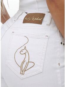 BABYPHAT Celana Jeans Capri Denim Putih Stretch Wanita dengan Lipatan di Bagian Bawah dan Detail Bordir Kucing, Celana Pendek Pinggang Tinggi untuk Musim Panas - Putih - View 6