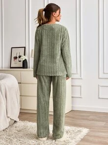 SHEIN طقم بيجامة كاجوال للاسترخاء بلون سادة مع تطريز تفصيلي بحروف لطيفة - أخضر - مشاهدة 2