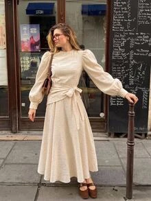 Serisse 女款紋理素色圓領泡泡袖腰部打結優雅洋裝，附贈頭巾可搭配兩種不同造型 - 杏色 - 查看 4