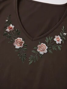 LUMIGAL 女款秋季花卉刺繡V領長袖上衣，棕紅色修身收腰設計，正面花卉刺繡，側面抓皺腰部與圓弧下擺，柔軟針織面料，復古波希米亞西部風，適合通勤、購物、旅行、疊穿、T恤、度假、早午餐、戶外、日常穿著 - 咖啡棕 - 查看 4