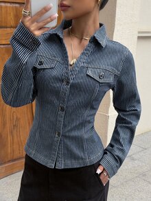 Livesso Atasan Denim Garis Vertikal Biru & Putih Lengan Panjang Slim Fit dengan Kerah Lipat dan Kancing Depan, Dekorasi Saku Bergaris, Model Musim Gugur - Biru - View 5