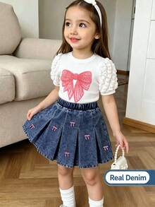Elladie kids 两件套女童春夏套装，白色短袖上衣+牛仔裙；泡泡袖设计，袖口饰有荷叶边，胸前印有粉色蝴蝶结，百褶裙也饰有粉色蝴蝶结，甜美可爱风格，适合日常外出和亲子活动 - 白色 - 查看 1