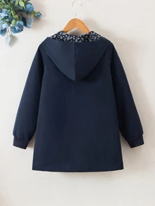 SHEIN Vintaside Kids 女童休闲时尚梭织纯色长袖连帽单排扣装饰口袋满印花卉衬里韩版百搭夹克 - 藏蓝色 - 查看 4