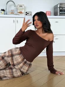 ZzzCrew 2pcs Women's Loungewear Set, Solid Color Asymmetric Neck Long Sleeve Top And Brown Plaid Long Pants - Multicolor - View 3