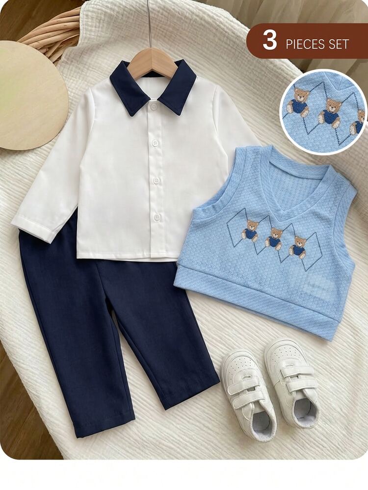 SHEIN Set Pakaian Bayi Laki-laki Baru Lahir Kasual Lucu Serbaguna Gaya Kampus, Kemeja Putih Lengan Panjang Kerah Lipat Warna Kontras, Rompi Motif Beruang Lucu Bertekstur, Celana Panjang Lurus Serbaguna, 3 Potong, Cocok untuk Musim Dingin - Blue and White - View 3