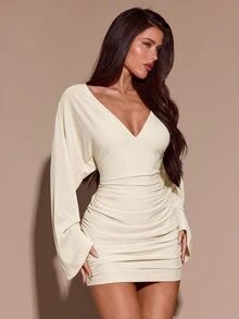 SHEIN BAE 秋冬女款純色性感深V領露背長袖修身抓皺針織迷你洋裝 - 卡其色 - 查看 5