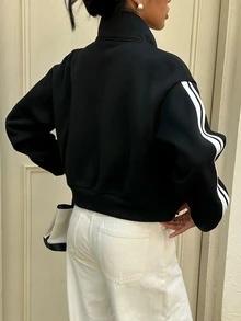 Aloruh 女款秋季中式街頭風復古2000年代運動休閒寬鬆立領夾克外套 黑白條紋 日常穿搭 - 黑與白 - 查看 3