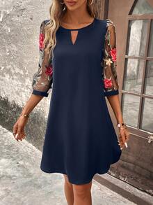EMERY ROSE Vestido con bordado floral de manga de malla de cuello con abertura de ojo - azul real - Ver 3