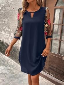 EMERY ROSE Vestido con bordado floral de manga de malla de cuello con abertura de ojo - azul real - Ver 4