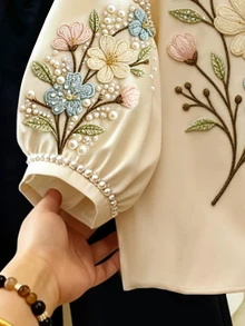 GlowEve CURVE 女款大尺碼春夏新品：奢華優雅仿刺繡花卉印花上衣，高端圓領中袖外出上衣，度假休閒襯衫，夏季女裝休閒襯衫，度假穿搭，鄉村風女裝 - 彩色 - 查看 4