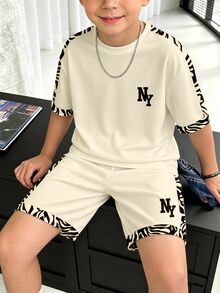 小男孩休閒極簡條紋 NK 品牌印花 NY 杏色 T 恤套裝 寬鬆圓領短袖斑馬紋套頭上衣 秋季返校穿搭 - 彩色 - 查看 4