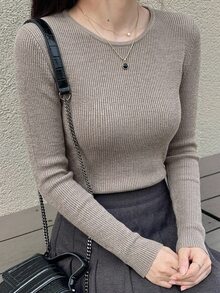 カーキ