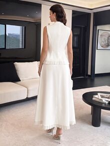 Modelyn Setelan Blazer Elegan dan Awet Muda Gaya Prancis untuk Wanita, Atasan Tanpa Lengan dengan Kerah Tegak dan Hiasan Ruffle yang Melangsingkan serta Rok Mengembang. - Putih - View 7