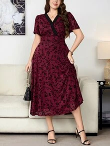 Reflora Gaun Plus Size Motif Bunga Seluruh Permukaan dengan Renda Kontras, Cocok untuk Pesta Teh, Acara Formal, Makan Siang, Malam Hari, Warna Burgundy, Musim Panas, Elegan, Gaya 1960-an - MultiWarna - View 6
