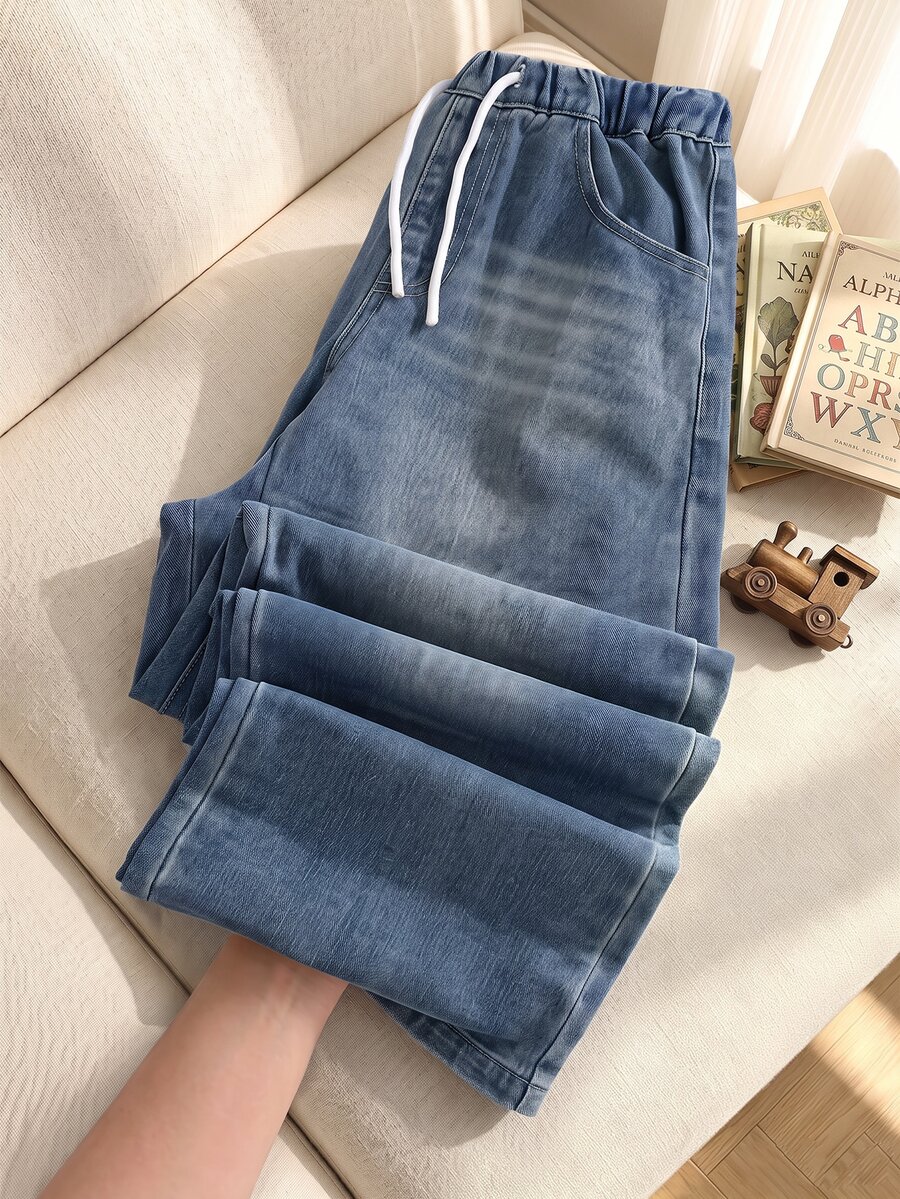 女童牛仔長褲,秋冬新品,時尚休閒風,復古藍色水洗,抽繩設計,直筒寬鬆版型,輕量柔軟牛仔布料,時尚女孩必備,適合四季穿著,日常穿搭、拍照、購物、出遊、音樂節等多場合,2026新款女童牛仔長褲 - 淺色水洗藍 - 查看 1