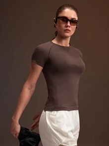 Powerista 女款四季通用運動無縫短袖運動T恤，原布紋理透氣健身上衣，適合健身房與運動鍛鍊 - 棕色 - 查看 5
