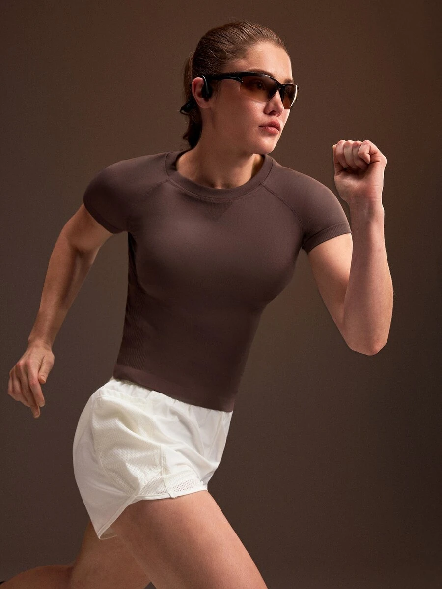 Powerista 女款四季通用運動無縫短袖運動T恤,原布紋理透氣健身上衣,適合健身房與運動鍛鍊 - 棕色 - 查看 1