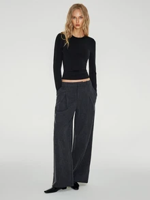 ATUI Studio Women's Solid Color Round Neck Long Sleeve Cropped Slim Fit Casual T-Shirt - Black - View 7