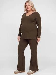 Plussiva طقم ملابس حمل مقاس كبير من قطعتين: ملابس علوية بفتحة جانبية وبنطلون - بني - مشاهدة 2