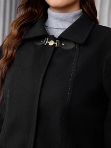 Chikora Jaket Wol Campuran Lengan Panjang Wanita Ukuran Besar dengan Kancing Logam dan Saku Depan - Hitam - View 3
