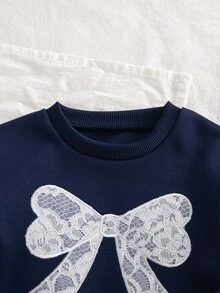 SHEIN 2件組幼女運動衫+長褲，甜美可愛深藍色蕾絲蝴蝶結刺繡，長袖圓領，休閒款，適合假日、秋季、聖誕節、生日，直筒款 - 藍色 - 查看 6